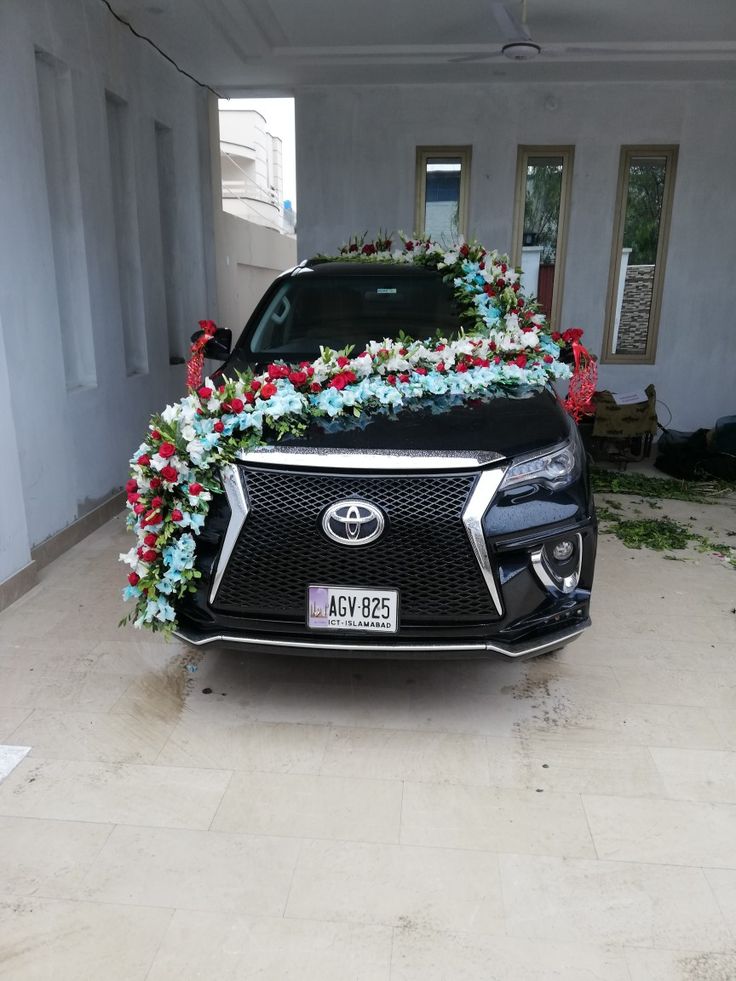 Decorated V8 Land Cruiser